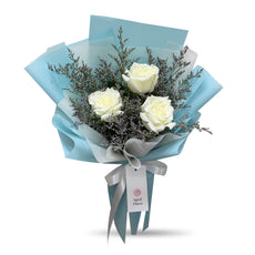 "Gentle Promise" bouquet of 3 white roses