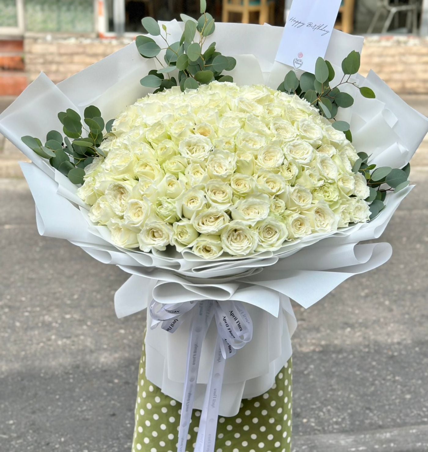 "Fairy Fleur" Bouquet of 100 white roses