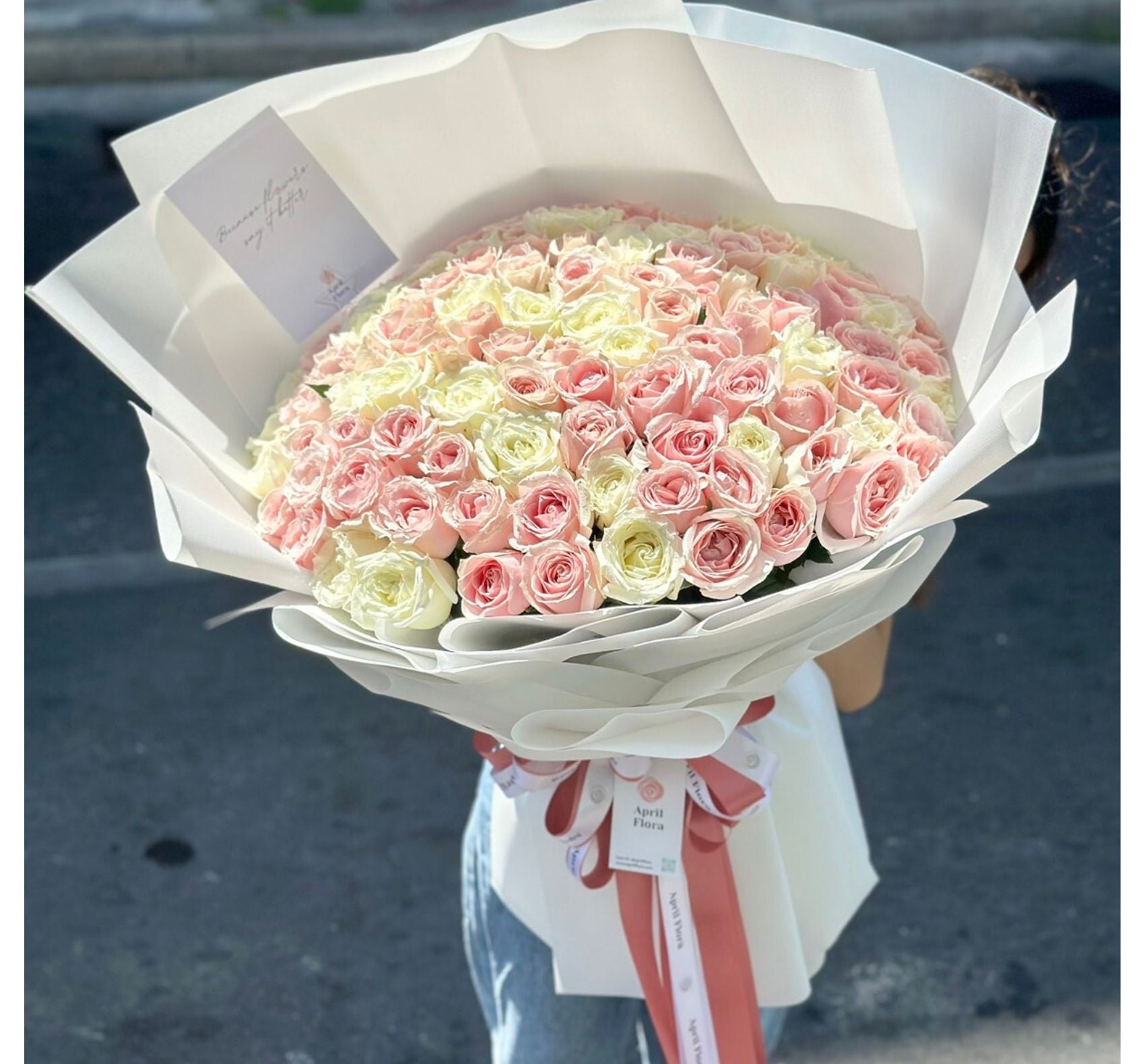 ช่อดอกไม้ Love Is a Rose Bouquet
