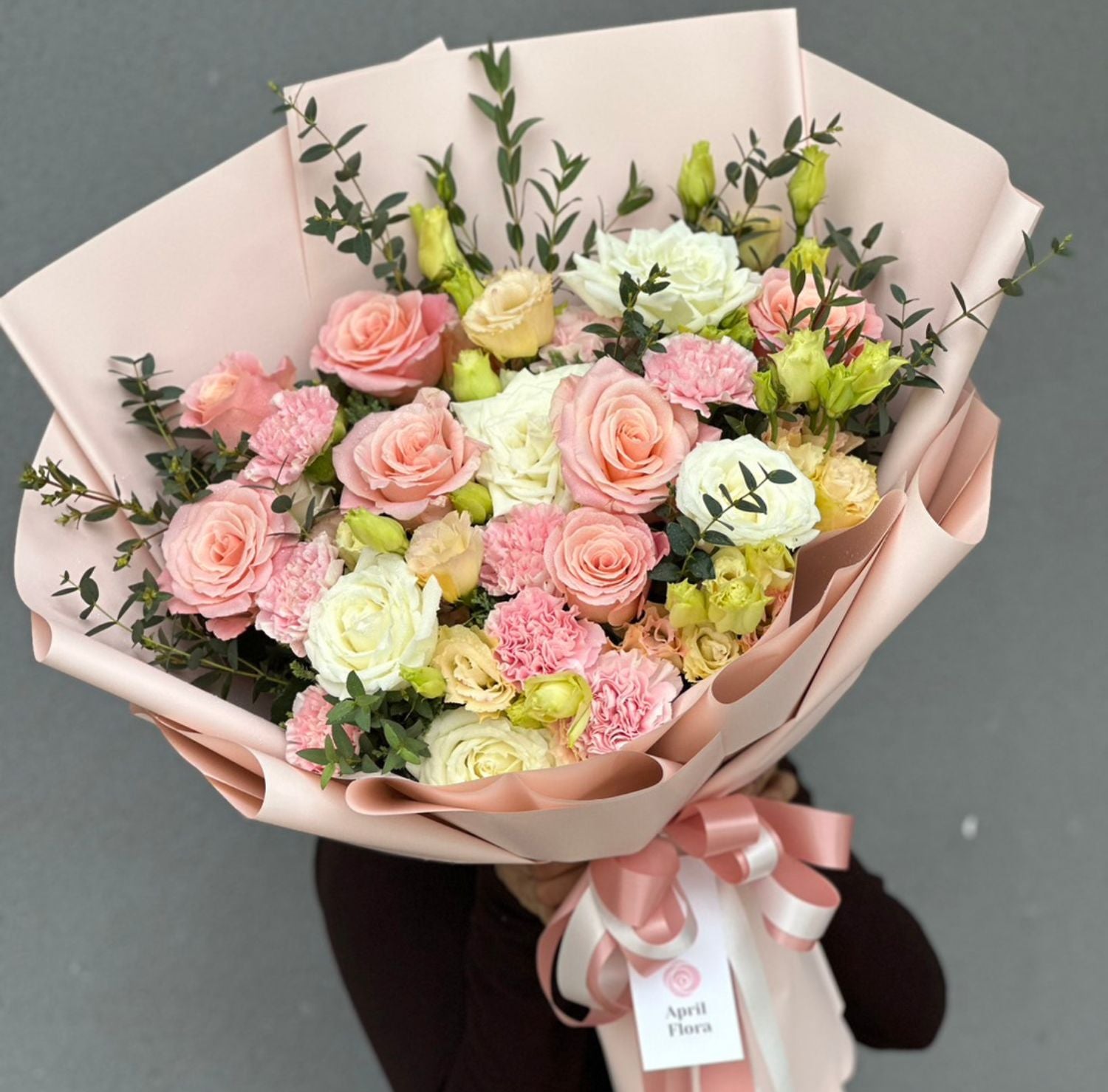 ช่อดอกไม้ Girly Bouquet of Roses